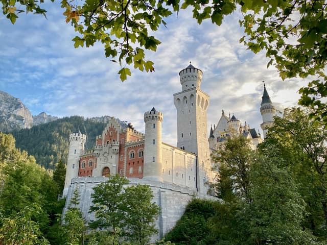 Titelbild zu „Neuschwanstein und Forggensee“