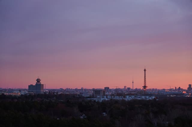 Titelbild zu „Sonnenaufgang auf dem Drachenberg“