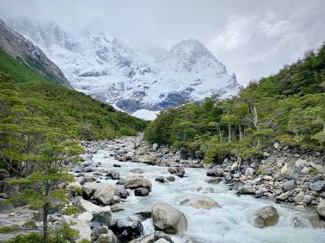 Titelbild zu „Paine Grande nach Los Cuernos“